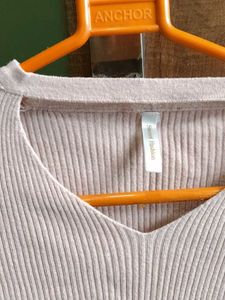 Ribbed V-Neck Long Sleeve Top