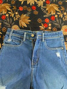 Distressed Wide Leg Jeans