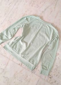 pastel green sweatshirt 🍀