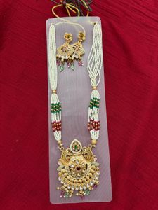 Elegant Kundan Pendant Necklace With Earrings