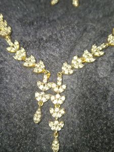 Ad Necklace With Earrings