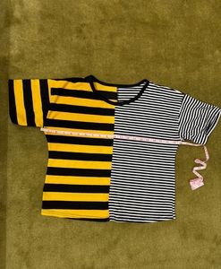 Split printed t-shirt, no tag! Assuming size -M