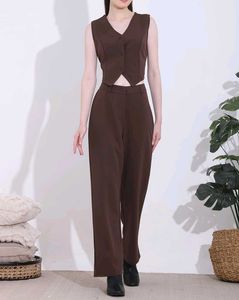 Sleeveless Panelled Short Waistcoat with Pant 👖