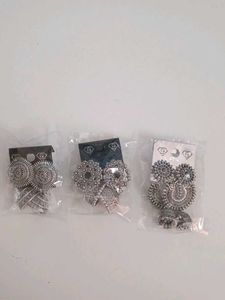 1 Jhumkis Pair