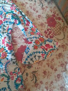 Floral Print Tunic &amp; White Pants Set