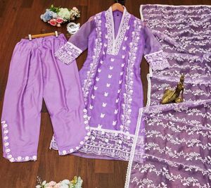New Pakistani Suits Set With Beautiful Embroidery