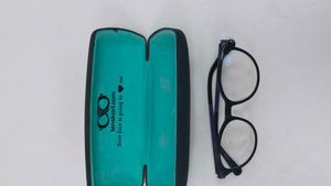 Lenskart Vincent Chase Unisex Glasses brand new