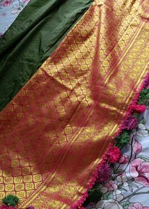 Womens Premium Ethinic saree with ready blouse