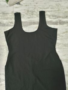 Plain Black Sleeveless Kurti.
