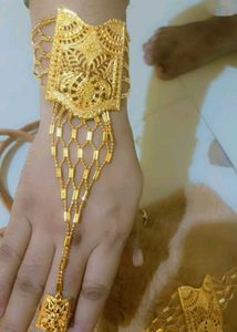 Beautiful 🥰 Golden Haathfull