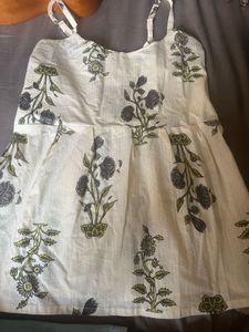 This Two Tops Are Fir 550 Only .