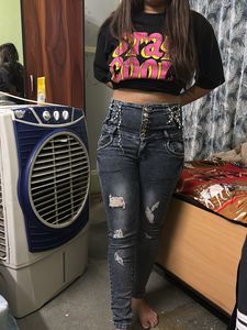 New 6 Botton High Waist Jeans