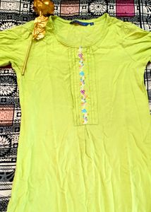Avaasa Parrot Green Kurti