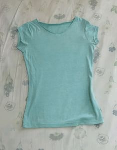 Plain green top