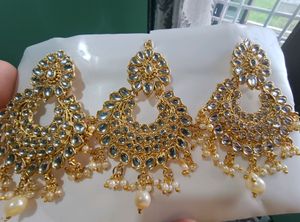 Zaveri Pearls Earrings And Mangtikka Set