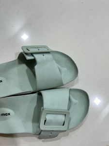 max Women Pastel Solid Sliders
