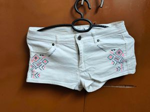 H&amp;M White Embroidered Denim Shorts