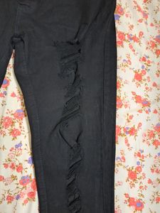 Women&#39;s Black Rigged/Distressed Jeans