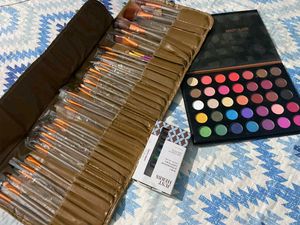 Eyeshadow Palatte With Set Brushes