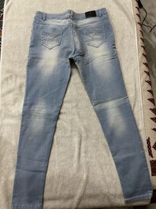 Distressed Light Grey Slim-Fit Jeans – Edgy &amp; Chic