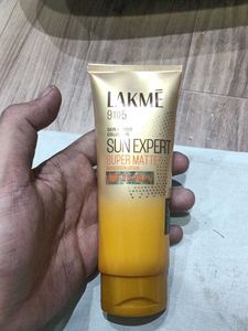 Lakme Sun Expert SPF 25