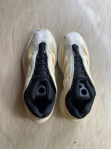 Yeezy 700v3
