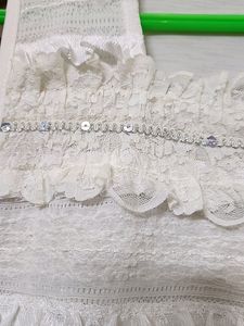 Part wear White Sleeve Less Top