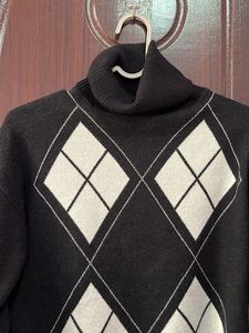 Turtleneck jumper dopped shoulder