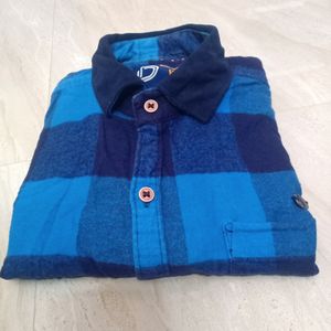 Boys Shirt Size M, Looks Like New