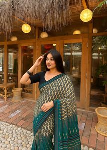Stunning Green & Gold Saree!