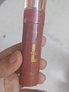 beautiful nude pink lequid mate lipstick
