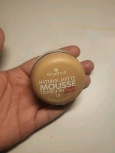 Essence Natural Matte Mousse Foundation sealed