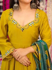 Kurta set With Dupatta And Bottomwear