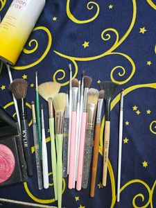 FLASH SALE! 31 Pieces Makeup Artist Beginner Kit.