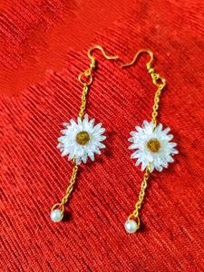 Daisy Dangling Earrings