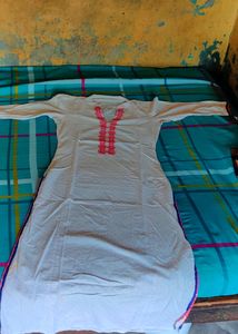 Pink and white kurta set with
