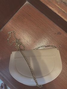 Chic White Chain Detail Crossbody