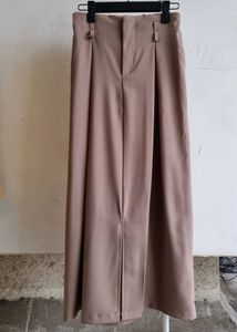 Chic Brown Midi Skirt with Side Pockets