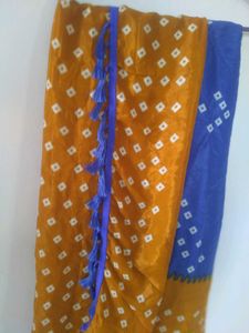 2 new beautiful combo saares  with blouse peice