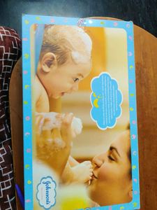 Johnson&#39;s Baby Care Collection Gift Pack 7 Items With Yellow Organic T-shirt