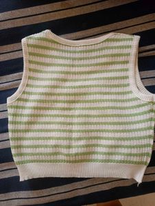 GREEN AND WHITE LINING KEORIAN TOP💚