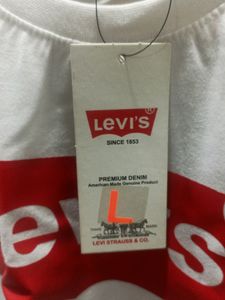 White Levis Print T-shirt Size L