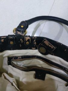 Rare GUCCI BLACK LEATHER DOUBLE G EMBOSSED  Bag