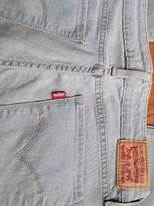 Light Wash Levi's Denim Jeans