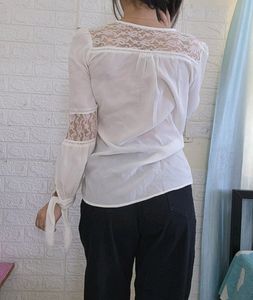 New Fresh Branded Lace & Net Design Top