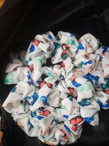 5 Scrunchies 🦋🦋