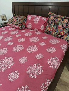 Dark Pink Bright Bedsheet Happening