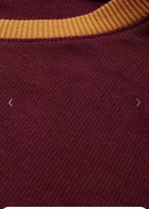 Maroon solid knitted regular top,