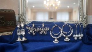 New 4 Earring Set - Silver Tone