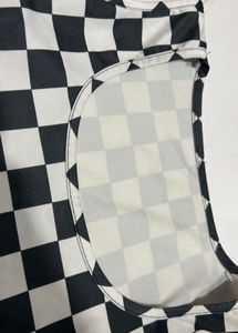strechy tank top black and white